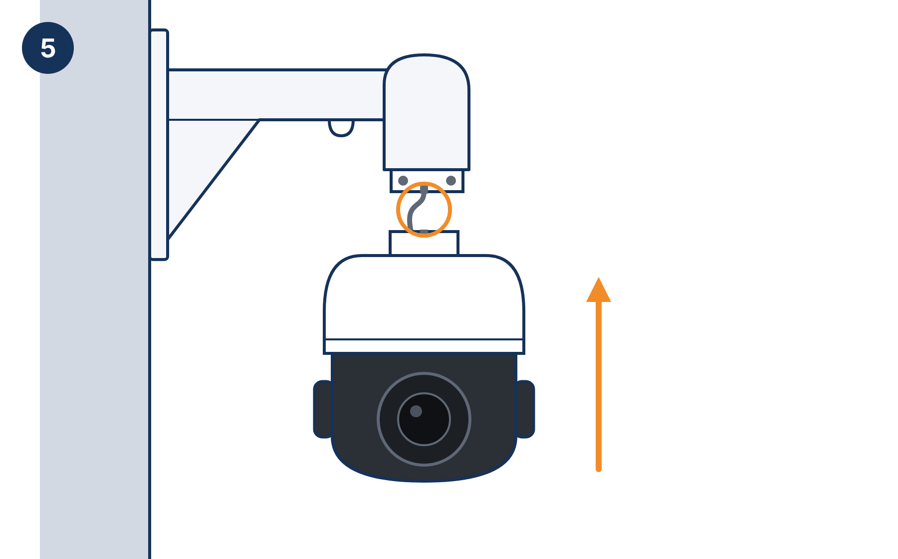 Camera wordt in de muurbeugel getild, de inkeping van de adapterkap uitgelijnd met de klinknagel